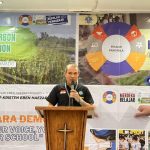 Kepala SMP Kristen Eben Haezar 1 Manado Hopny J. Ume, M.Pd saat memberikan materi dalam Lounching P5