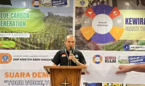 Kepala SMP Kristen Eben Haezar 1 Manado Hopny J. Ume, M.Pd saat memberikan materi dalam Lounching P5