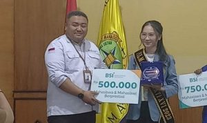 Gabriela Edravena Tombokan Juara I Pemilihan Mahasiswa Berprrstasi (Foto : Dok. Unsrat)