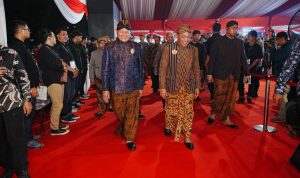 Kapolri Jenderal Listyo Sigit Prabowo menghadiri pagelaran Wayang Kulit dengan lakon Wahyu Cakraningrat di Lapangan Bhayangkara, Jakarta Selatan, Jumat, 7 Juli 2023, malam.