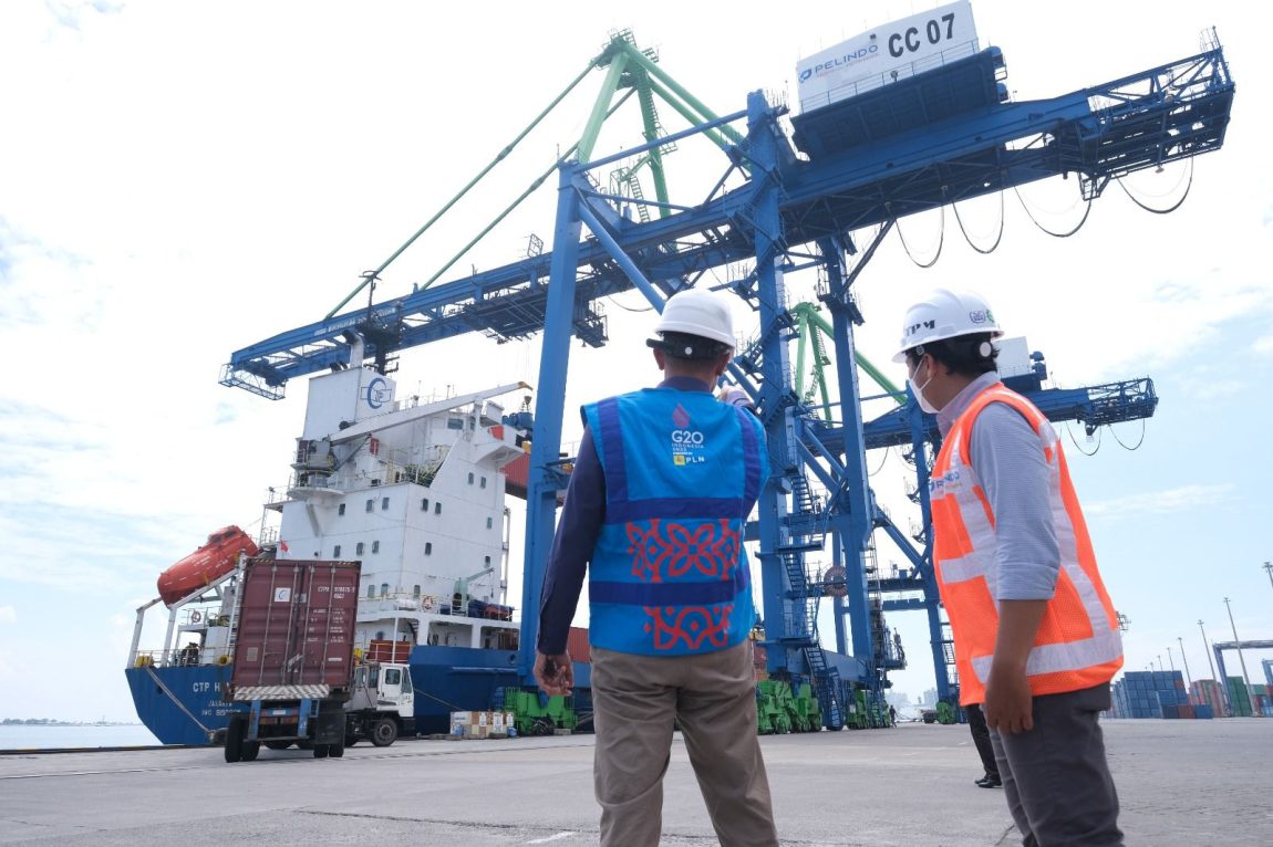 Salah satu pelanggan sektor bisnis PLN, terminal petikemas New Makassar