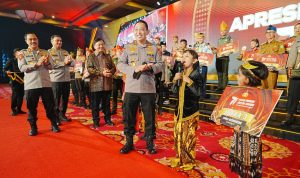 Kapolri Jenderal Listyo Sigit Prabowo menghadiri acara Awarding Day Apresiasi Kreasi 77 Polri Presisi Untuk Negeri di Balai Samudera, Jakarta, Rabu, 12 Juli 2023 malam.