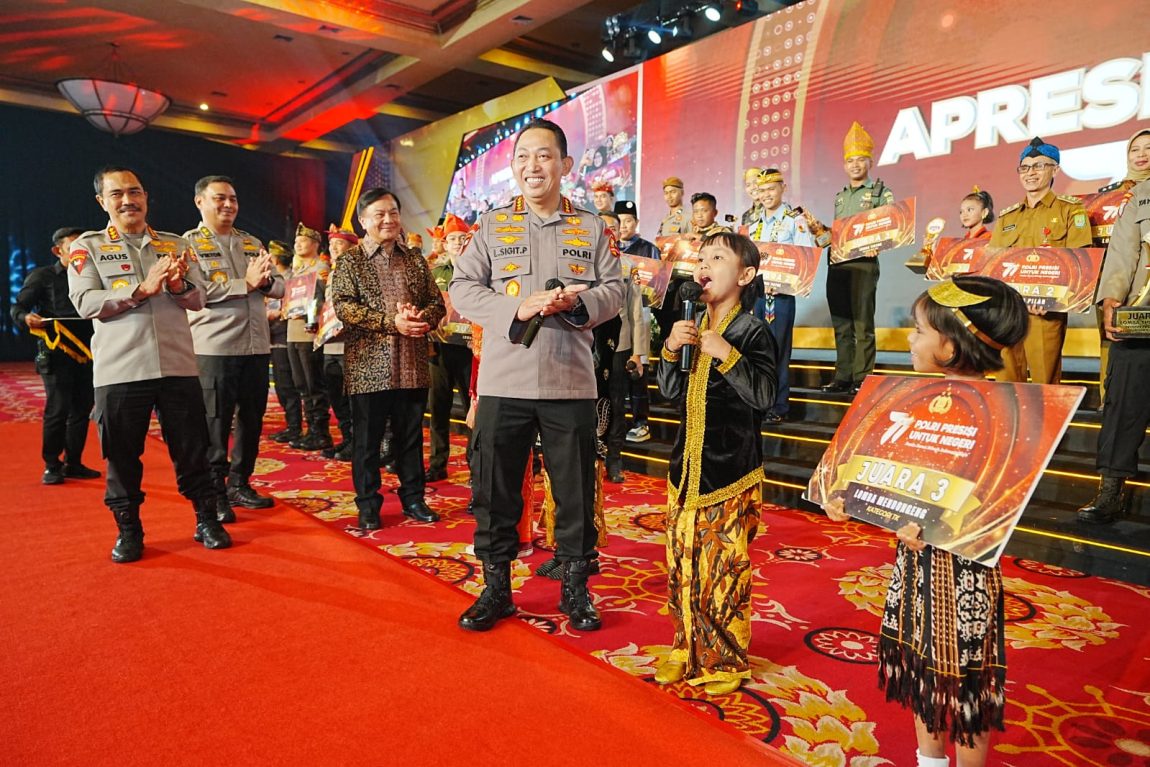 Kapolri Jenderal Listyo Sigit Prabowo menghadiri acara Awarding Day Apresiasi Kreasi 77 Polri Presisi Untuk Negeri di Balai Samudera, Jakarta, Rabu, 12 Juli 2023 malam.