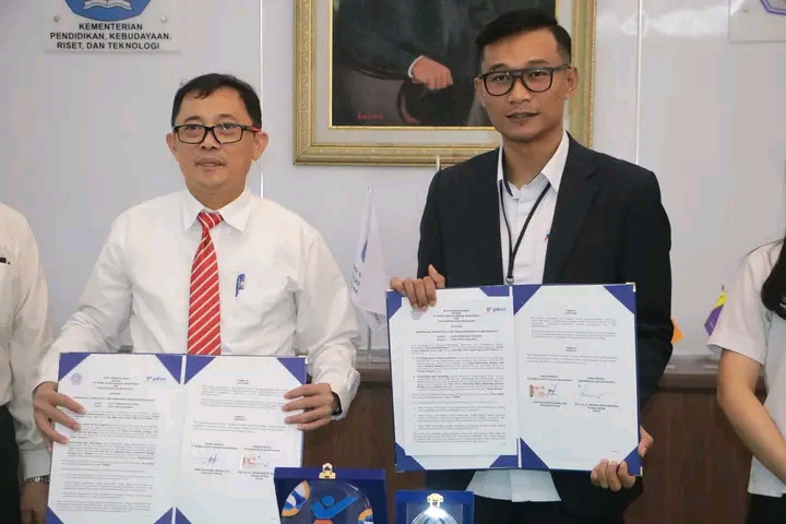 Rektor Unsrat Prof. Sompie saat setelah penandatanganan MoU (Foto : Dokumen Unsrat)