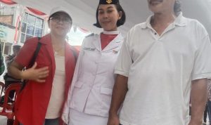 Josefina Misela Tanda bersama kedua orangtua.