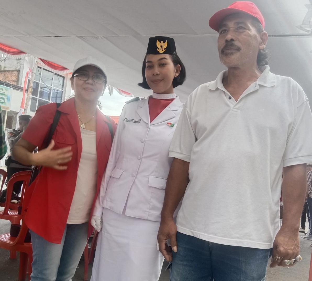 Josefina Misela Tanda bersama kedua orangtua.