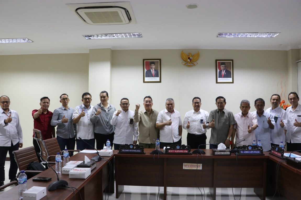 Suasana selesai dialog dan pembahasan antara Komisi III DPRD Sulut, PLN UID Suluttenggo, dan perwakilan Mitra PLN