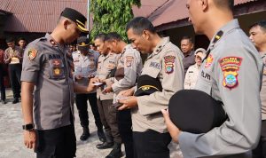 Wakapolres Kotamobagu Kompol Arie Prakoso usai memimpin apel pagi, memantau langsung pelaksanaan gaktibplin (penegakan ketertiban dan disiplin) terhadap personel, Rabu (27/9/2023).