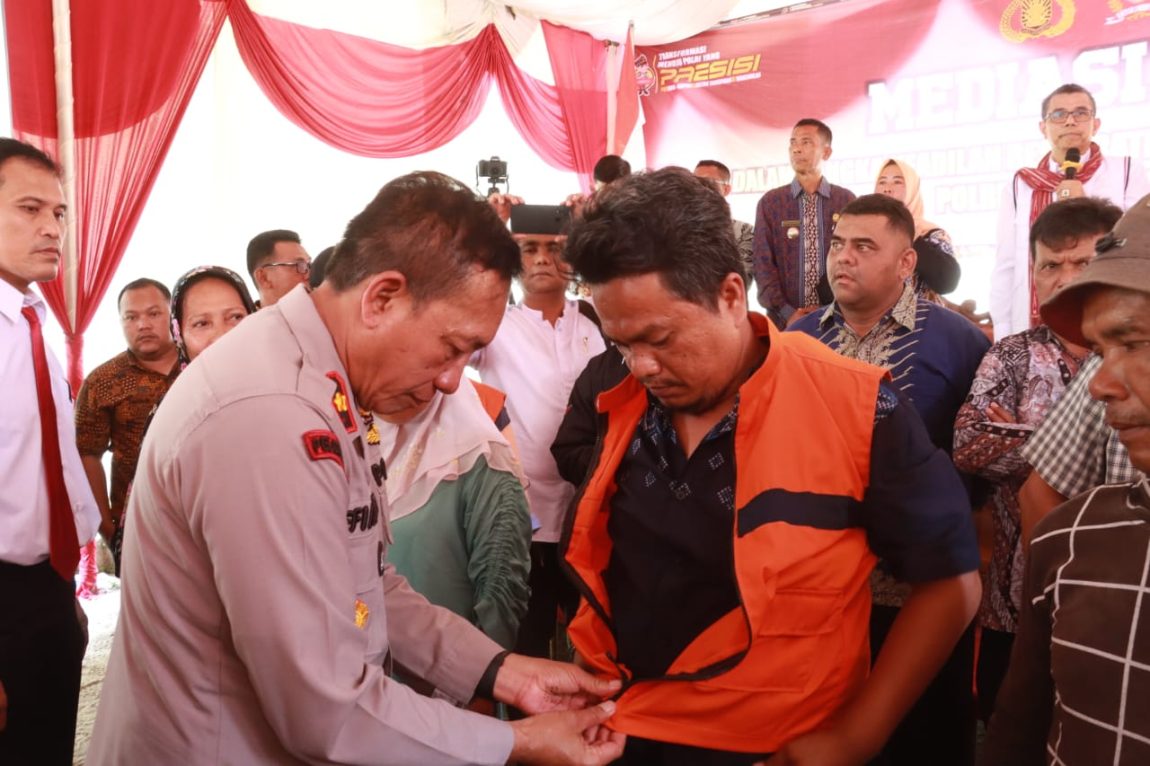 Polres Simalungun kembali menerapkan restorative justice dalam kasus tindak pidana pencurian sawit di PT Perkebunan Nusantara IV (PT PN IV). Pencurian sawit itu tak pernah dimediasi sejak 2022.