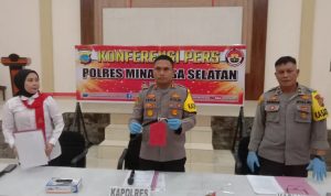 Konferensi pers dilaksanakan di gedung aula Graha Tatag Trawang Tungga Polres Minsel, Senin (23/10/2023), dihadiri oleh Kapolres Minsel AKBP Feri R. Sitorus, SIK, MH; Kasat Reskrim Iptu Lesly Deiby Lihawa, SH, MKn; Kasi Humas Iptu Ronald Wauran dan wartawan media biro Minsel.