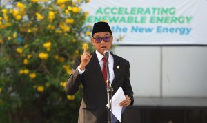 Direktur Utama PLN, Darmawan Prasodjo saat menjadi pembina upacara Hari Listrik Nasional (HLN) ke-78 di Kantor Pusat PLN, Jakarta, Jumat (27/10). Dalam momentum HLN ke-78, Darmawan mengatakan, PLN tak akan berhenti berkontribusi untuk negeri. Sebagai jantung pembangunan, pertumbuhan dan roda ekonomi PLN akan terus memberikan upaya terbaiknya.