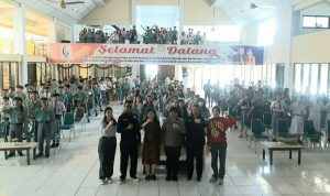 Ratusan pelajar SMA Kristen Yayasan Irene Manado menerima pembinaan dan sosialisasi pencegahan radikalisme dan intoleransi dari personel Bidang Humas Polda Sulut.