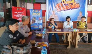 Bidang Humas Polda Sulut bekerja sama dengan Satbinmas dan Satresnarkoba Polresta Manado menggelar diskusi kamtibmas, Jumat Bacirita, di Kantin Presisi Polresta Manado, Jumat (27/10/2023).