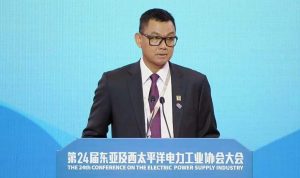 Dalam agenda Conference on the Electric Power Supply Industry (CEPSI) di Xiamen, China pada Jumat (20/10), Direktur Utama PLN, Darmawan Prasodjo menjelaskan bahwa perseroan memiliki langkah-langkah strategis dalam mewujudkan transisi energi di Indonesia, yakni skenario Accelerated Renewable Energy, pembangunan Green Transmission Line, serta pembangunan Smartgrid dan Flexible Generation.