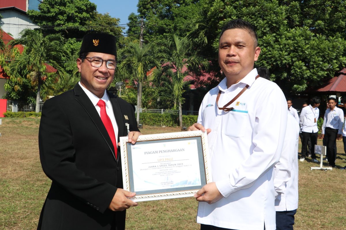 Upcara Peringatan Hari Listrik Nasional ke-78 dilaksanakan Jumat pagi (27/10) di Lapangan Upacara PT PLN (Persero) Unit Induk Distribusi Sulawesi Utara, Sulawesi Tengah dan Gorontalo. Bertindak sebagai Pembina Upacara General Manager, J.A. Ari Dartomo dan dihadiri oleh seluruh insan pegawai PLN Group beserta pegawai purnakarya.