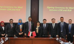 Kiri ke kanan: EVP Keuangan PLN, Maya Rani Puspita, Direktur Perencanaan Korporat dan Pengembangan Bisnis PLN, Hartanto Wibowo, Direktur Keuangan PLN, Sinthya Roesly, Direktur Utama PLN, Darmawan Prasodjo, President of CDB Xiamen Branch, Zeng Liqing, General Manager of International Cooperation Department II CDB, Li Yunzhi, Deputy General Manager of International Cooperation Department II CDB, Sun Bo, Director of Business Development Division II of International Cooperation Department II CDB, Dong Haoyu, dan Director of International Cooperation Division of CDB Xiamen Branch, Ruan Xuefeng.