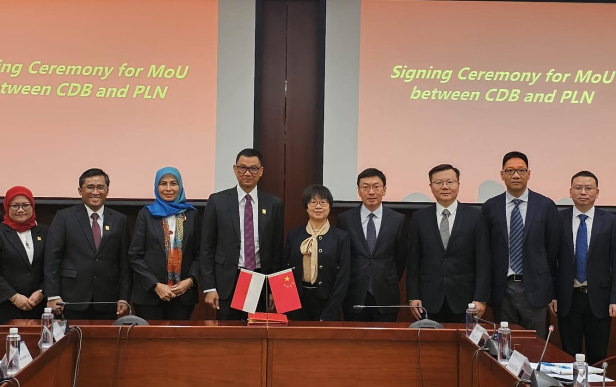 Kiri ke kanan: EVP Keuangan PLN, Maya Rani Puspita, Direktur Perencanaan Korporat dan Pengembangan Bisnis PLN, Hartanto Wibowo, Direktur Keuangan PLN, Sinthya Roesly, Direktur Utama PLN, Darmawan Prasodjo, President of CDB Xiamen Branch, Zeng Liqing, General Manager of International Cooperation Department II CDB, Li Yunzhi, Deputy General Manager of International Cooperation Department II CDB, Sun Bo, Director of Business Development Division II of International Cooperation Department II CDB, Dong Haoyu, dan Director of International Cooperation Division of CDB Xiamen Branch, Ruan Xuefeng.