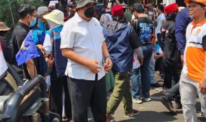 Komisioner Kompolnas Pudji Hartanto Iskandar di Pos Pengamanan Komisi Pemilihan Umum (KPU), Jakarta Pusat, Kamis (19/10/23).