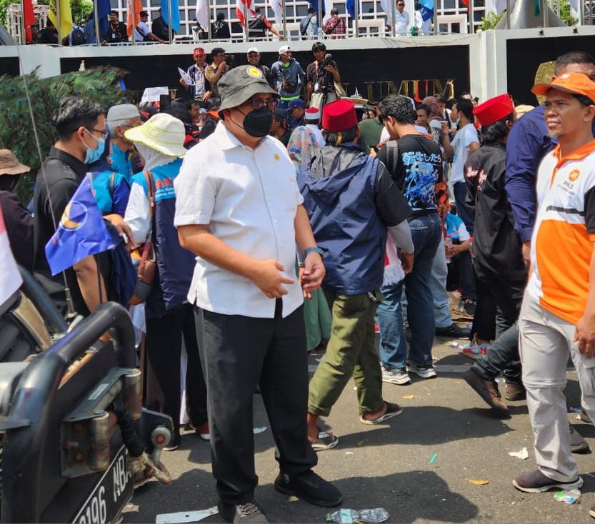 Komisioner Kompolnas Pudji Hartanto Iskandar di Pos Pengamanan Komisi Pemilihan Umum (KPU), Jakarta Pusat, Kamis (19/10/23).
