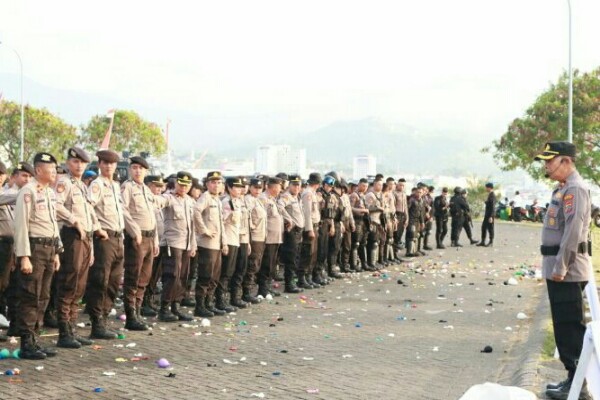Polresta Manado menggelar Deklarasi Damai dan Simulasi Sistem Pengamanan Kota (Sispamkota) di Kawasan Megamas Manado pada Jumat (29/9/2023).