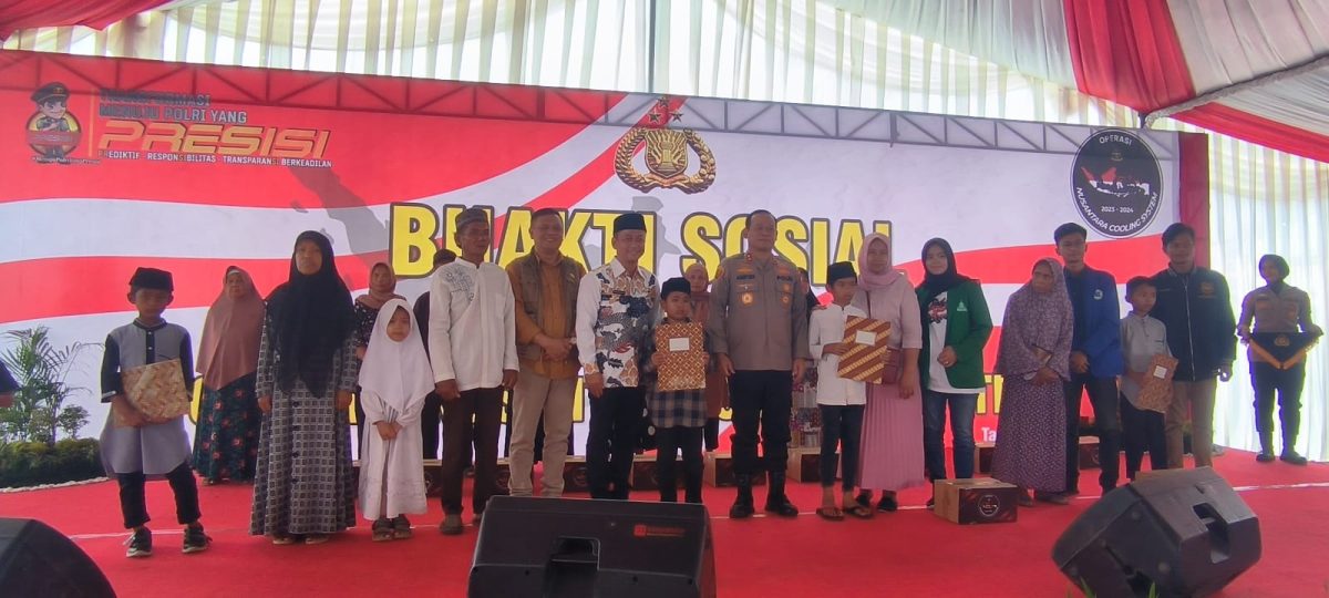 Masyarakat Kabupaten Tasikmalaya, Jawa Barat, bahagia dan menyambut gembira kegiatan bakti sosial (baksos) pembagian 1.500 paket yang dilakukan oleh Operasi Nusantara Cooling System (Ops NCS) 2023-2024 di Mapolres Tasikmalaya, Jumat (27/10/2023).