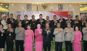 Kapolda Sulawesi Utara Irjen Pol Setyo Budiyanto memimpin acara wisuda purnabakti Pegawai Negeri Pada Polri periode Oktober 2022 hingga September 2023, di Polda Sulut.