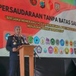 Upacara peringatan Hari Pahlawan ini dipimpin langsung Kapolda Sulut Irjen Pol Setyo Budiyanto, dihadiri juga sejumlah Pejabat Utama Polda Sulut.