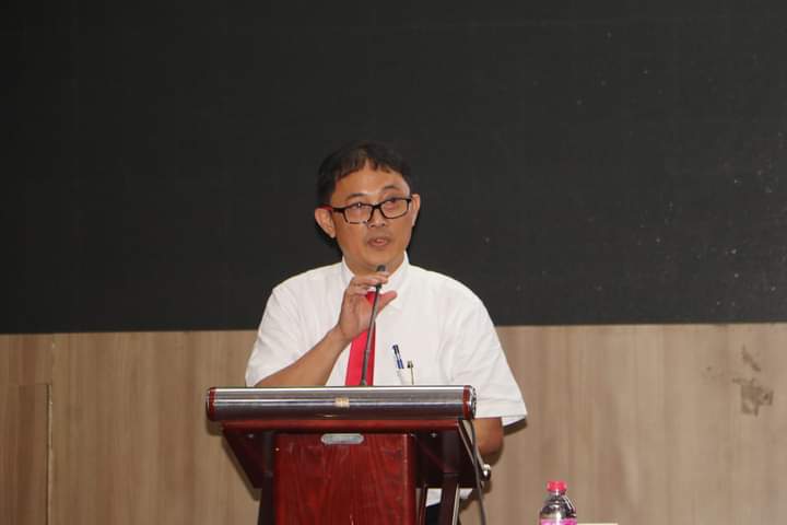 Rektor Unsrat Berty Sompie saat pembukaan Seminar (Foto : Dok. Unsrat)