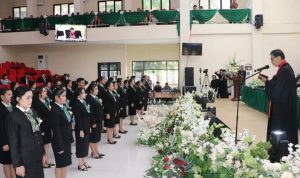 Suasana Pelantikan dokrer oleh Rektor Unsrat Oktovian Sompie (Foto : Dok. Unsrat)