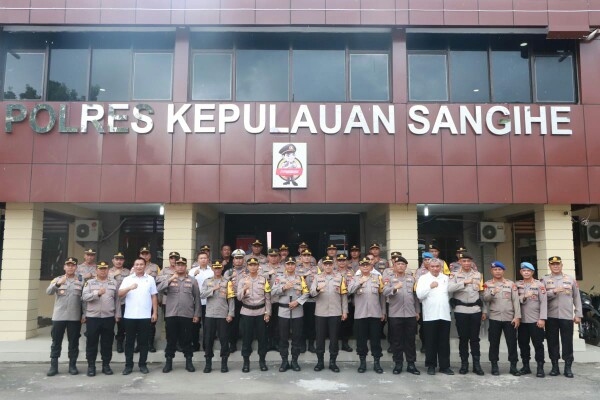 Kapolda Sulawesi Utara Irjen Pol Setyo Budiyanto didampingi Wakapolda Brigjen Pol Jan de Fretes dan PJU Polda berkunjung ke Polres Kepulauan Sangihe, Selasa (14/11/2023).