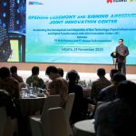 Direktur Utama PLN Darmawan Prasodjo saat menyampaikan sambutannya dalam opening ceremony and signing agreement joint innovation center antara PLN dan Huawei di Kantor Pusat PLN, Jakarta, pada Jumat (24/11).