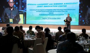 Direktur Utama PLN Darmawan Prasodjo saat menyampaikan sambutannya dalam opening ceremony and signing agreement joint innovation center antara PLN dan Huawei di Kantor Pusat PLN, Jakarta, pada Jumat (24/11).