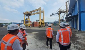 Energize Team PLN UP3 Manado saat mengunjungi Pelabuhan Bitung yang menjadi lokasi Penyambungan Listrik dengan daya sebesar 3.465 kVA sebagai bagian dari Transformasi Green Port PT PELINDO