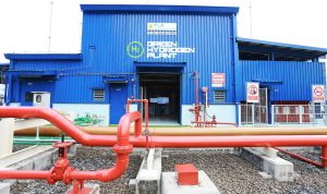 Green hydrogen plant di Pembangkit Listrik Tenaga Gas dan Uap (PLTGU) Priok, Jakarta Utara.