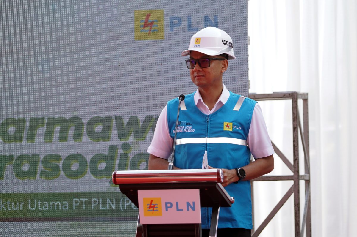 Direktur Utama PLN Darmawan Prasodjo saat menyampaikan sambutan saat peresmian 21 unit Green Hydrogen Plant (GHP) tersebar di seluruh Indonesia, Senin (20/11), di pembangkit listrik tenaga gas uap (PLTGU) Tanjung Priok, Jakarta. Dirinya menyampaikan akselerasi GHP ini merupakan hasil inovasi dengan memanfaatkan existing facility untuk menghadirkan energi alternatif yang ramah lingkungan untuk menjawab tantangan transisi energi.