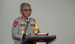 Kapolda Sulut Irjen Pol Setyo Budiyanto saat menyampaikan rilis akhir tahun 2023, di Hotel Grandwhizz Manado, Jumat (29/12/2023).