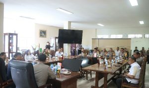 Temui, Kapolda Sulawesi Utara Irjen Pol Yudhiawan didampingi sejumlah pejabat utama dan Kapolres Tomohon AKBP Lerry Tutu melaksanakan kunjungan silaturahmi ke Kantor Sinode GMIM, Tomohon, Kamis (18/1/2024).