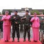 Kombes, Dhuaja atau panji lambang kesatuan Satbrimob Polda Sulawesi Utara (Sulut) “Satya Paramahita Girindra”, diserahkan oleh pejabat lama Dansatbrimob, Kombes Pol Brury Soekotjo kepada pejabat baru, Kombes Pol Agung Anggoro.