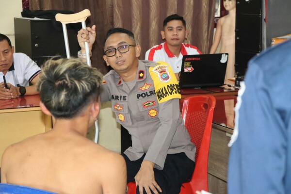 Wakapolres Kotamobagu dan Tim Dokkes Cek Kondisi Fisik Tersangka Pencurian
