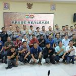 Polresta Manado menggelar Rilis Akhir Tahun 2023 di Aula Mako Polresta Manado. Kegiatan ini dipimpin oleh Kapolresta Manado Kombes Pol Julianto. Sirait, didampingi Wakapolresta Manado AKBP Faisol Wahyudi, Minggu (31/12/2023).