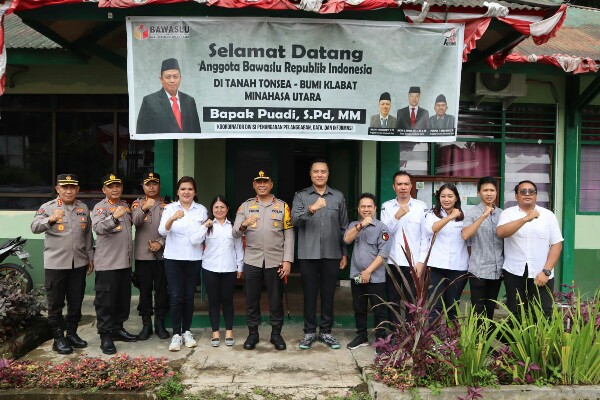 Cek Gudang Logistik KPU dan Kunjungi Bawaslu Minut Kapolda Sulut Didampingi Kapolres Minut