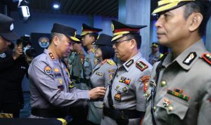 Kadiv Humas Polri memimpin upacara serah terima jabatan (sertijab) sejumlah pejabat utama dan kenaikan pangkat (korps rapor).
