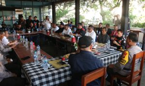 Ngopi bareng Kapolda Sulawesi Utara (Sulut) Irjen Pol Yudhiawan bersilaturahmi dengan sejumlah organisasi kemasyarakatan (ormas) adat Provinsi Sulut, pada Selasa (23/1/2024) sore.