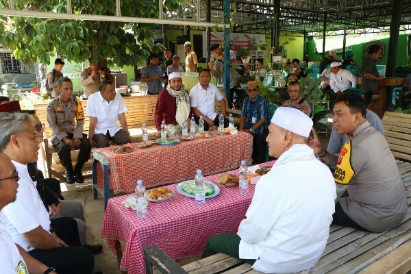 Safari Kapolda Sulawesi Utara Irjen Pol Yudhiawan didampingi sejumlah pejabat utama Polda Sulut dan Kapolres Bitung AKBP Tommy Bambang Souissa melaksanakan safari silaturahmi bersama tokoh agama, ormas keagamaan dan ormas adat di Kota Bitung, Kamis (25/1/2024).