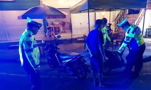Satlantas Polres Kotamobagu menggelar blue light patrol untuk mengantisipasi pelanggaran dan kecelakaan lalu lintas serta kejahatan jalanan, pada Senin (29/1/2024) malam.