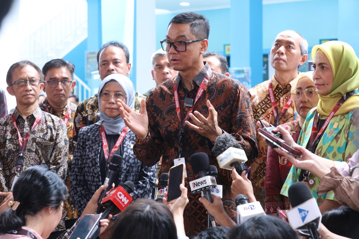 Dalam kesempatannya bersama media di IIMS 2024, Direktur Utama PLN Darmawan Prasodjo mengatakan, pihaknya berkomitmen penuh untuk mendukung Pemerintah dalam mengakselerasi ekosistem kendaraan listrik di tanah air.