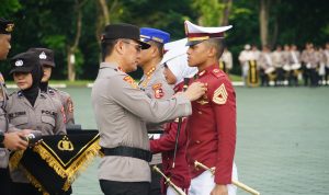 Pengasuh dan Taruna Berprestasi Diberi Pin Emas oleh Kapolri