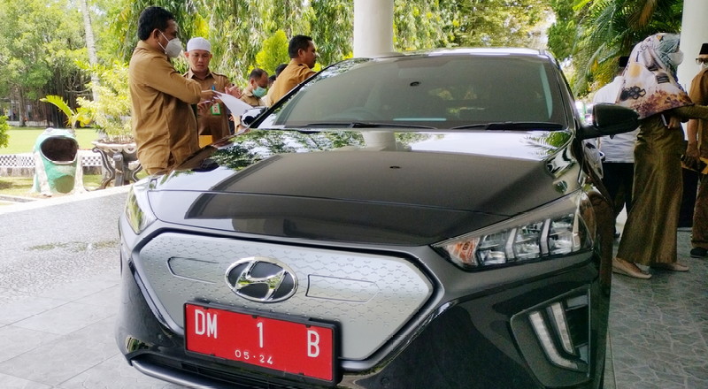 Mobil listrik yang digunakan Bupati Gorontalo Nelson Pomalingo sebagai mobil dinas dalam melaksanakan kegiatan dinas setiap hari