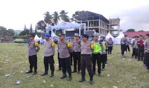 Puluhan Personel Polres Minsel Back Up Kunjungan Capres Pemilu 2024 di Minahasa