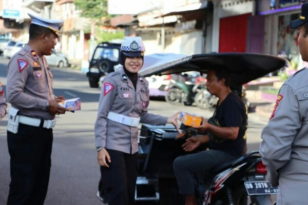 Satlantas dan Humas Polres Kotamobagu Sisipkan Pesan Kamtibmas dan Disiplin Berlalulintas